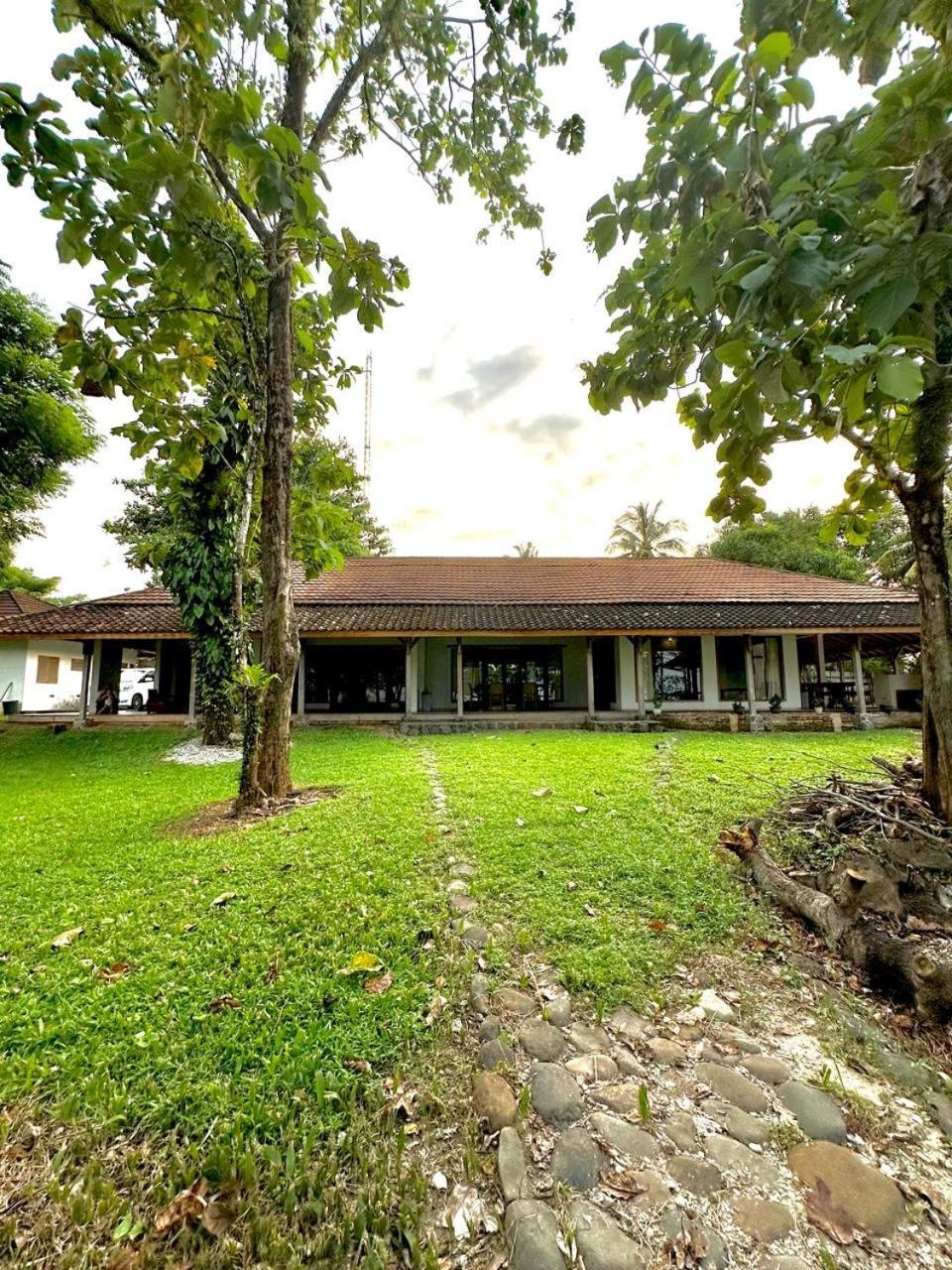 Villa Oceana Tanjung Lesung Exterior photo